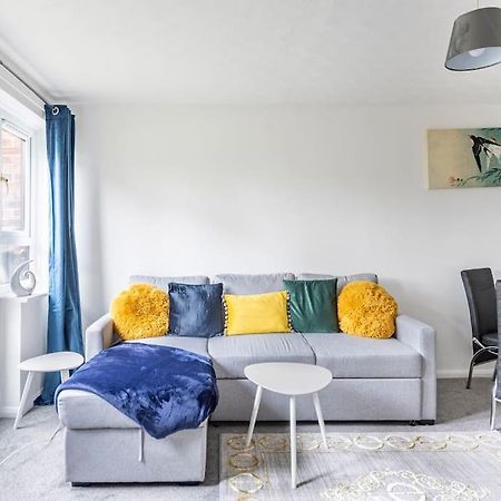 Two Bedroom Flat Near Colchester Hospital With Free Parking And Internet Mile End Eksteriør billede