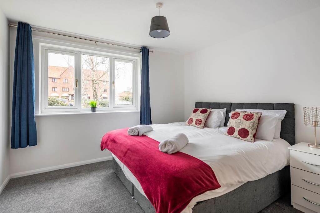 Two Bedroom Flat Near Colchester Hospital With Free Parking And Internet Mile End Eksteriør billede