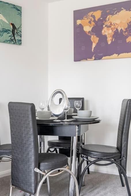 Two Bedroom Flat Near Colchester Hospital With Free Parking And Internet Mile End Eksteriør billede